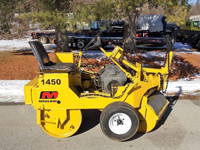 1969 MAULDIN TOWABLE TANDEM SMOOTH DRUM ROLLER
