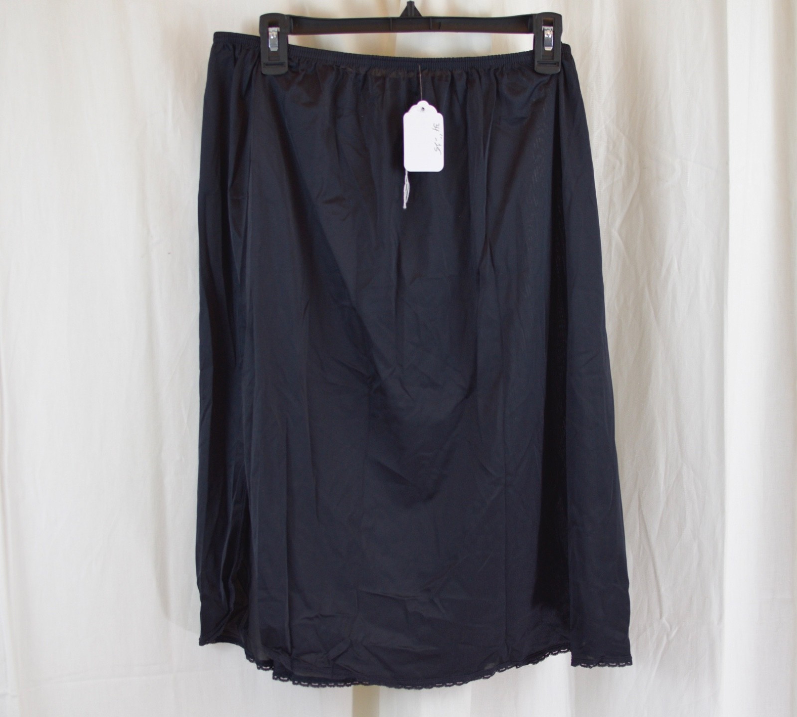 Vanity Fair Women's Anti-Static Nylon Half Slip Black Size 2XL 34/25