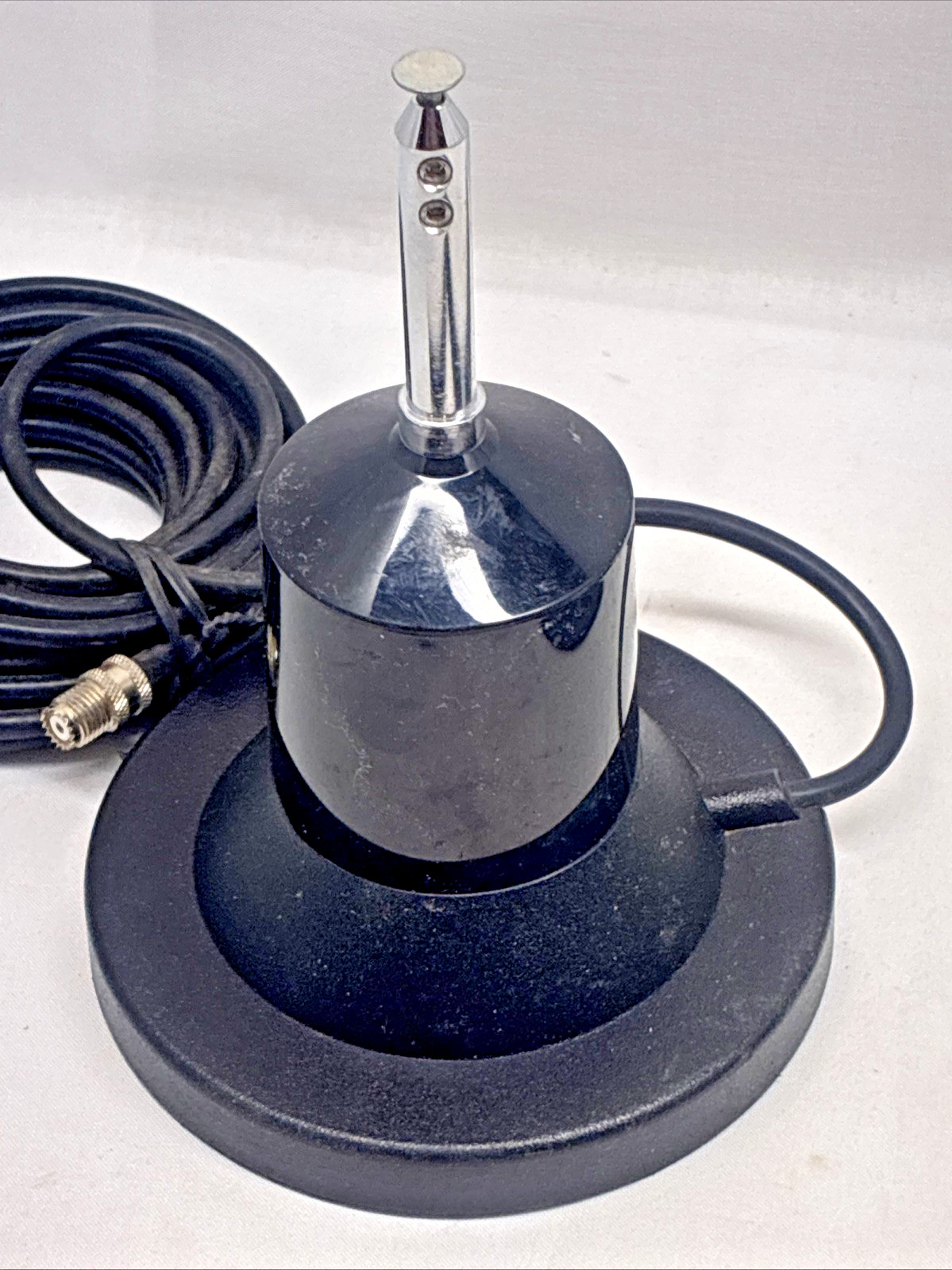 Wilson 880-900800B W1000 Series 3000W 10-Gauge Magnet Mount 62.5'' Whip Antenna