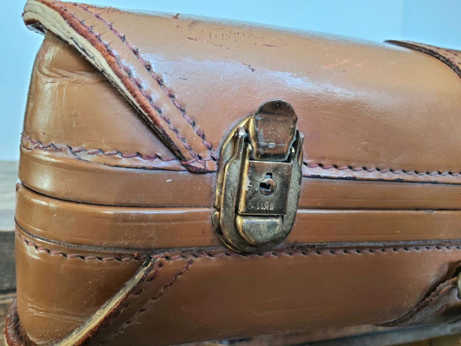 Vtg 1940-50s Cowhide Leather WINGS Suitcase Flight Luggage Carry-On 22”X 19”X 6”