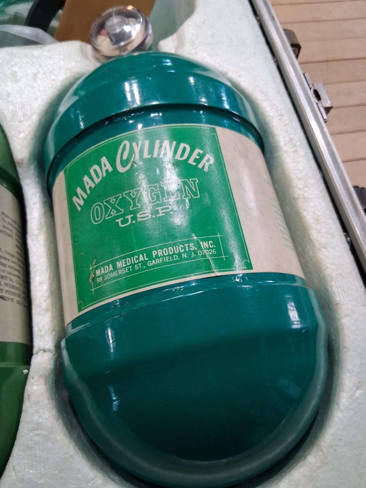 MADA Medical Portable Oxygen Kit Dual Cylinder Regulator Case