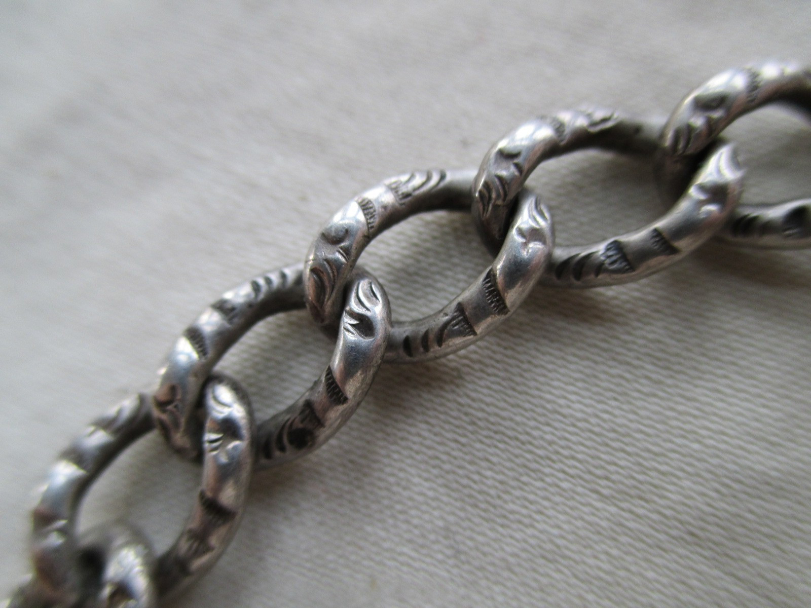 Vtg Sterling Beautiful 7 1/2" Embossed Link Charm Bracelet Heart Padlock No Key