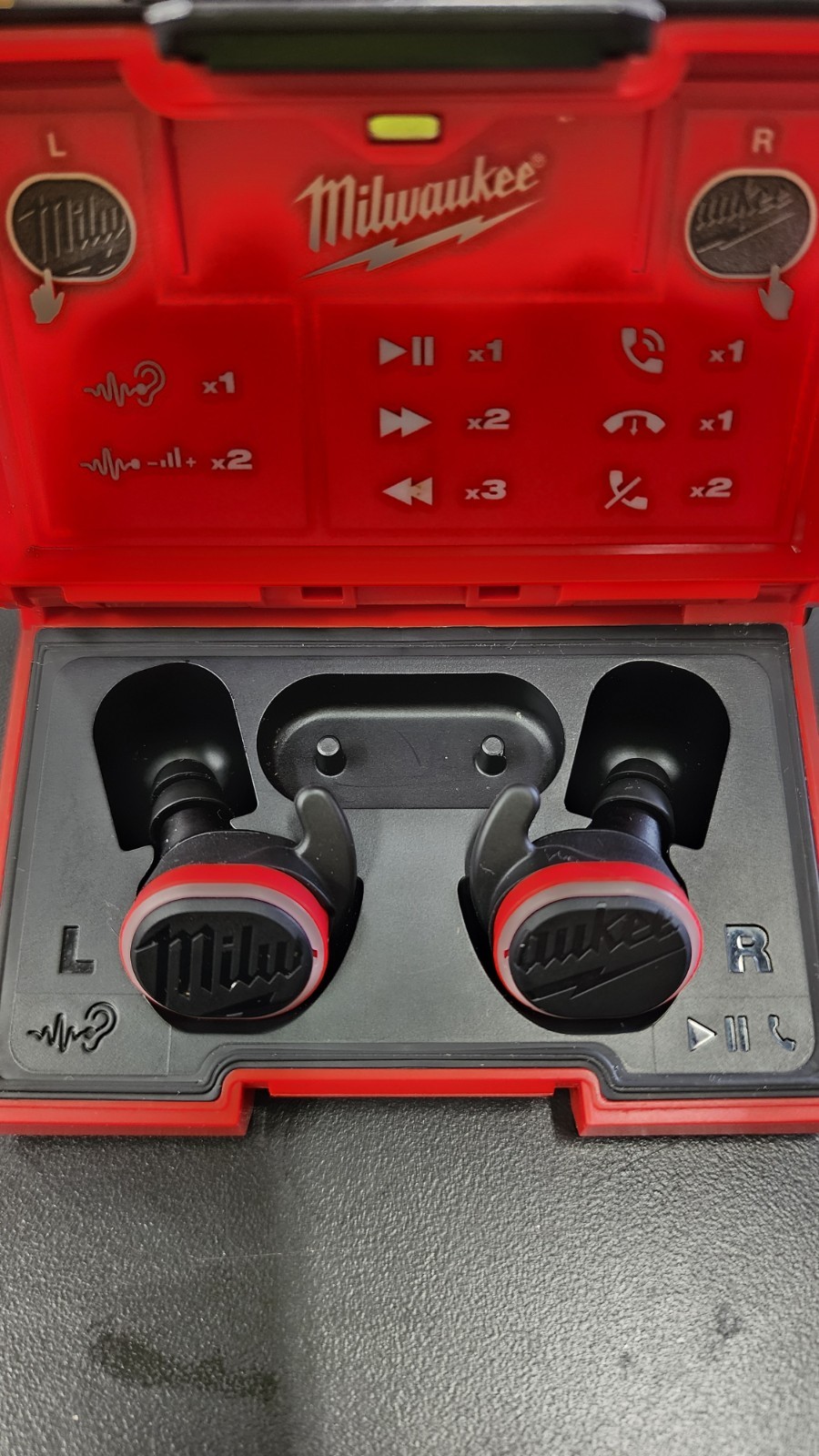 MILWAUKEE USB BLUETOOTH JOBSITE EARBUDS 2191-20 Lightly Used