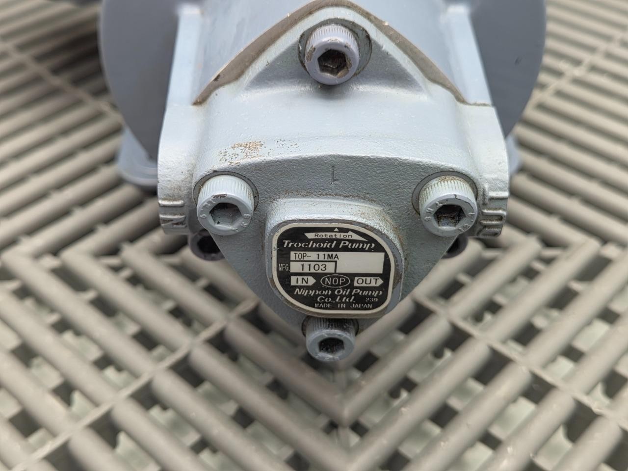 Nippon TOP-1ME100-11MA Trochoid Pump / 3-Phase Induction Motor / EELQ-8T