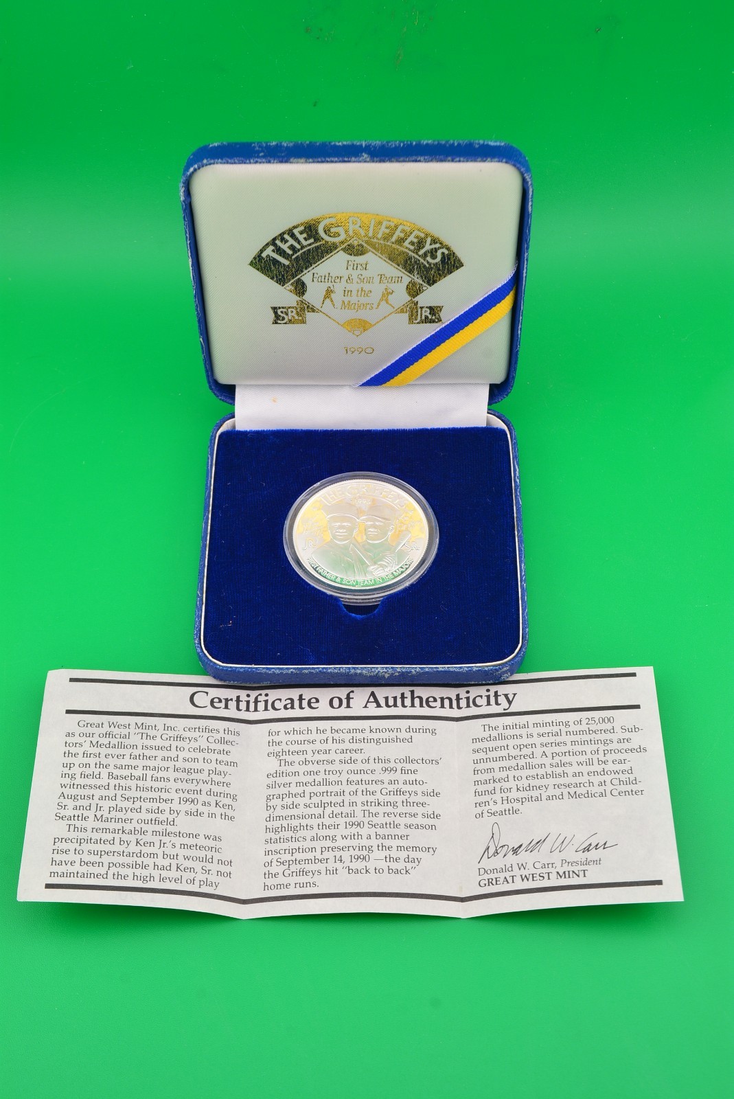 Ken Griffey Jr & Sr - Troy Oz .999 Silver Coin /25K Commemorate Back to Back HR