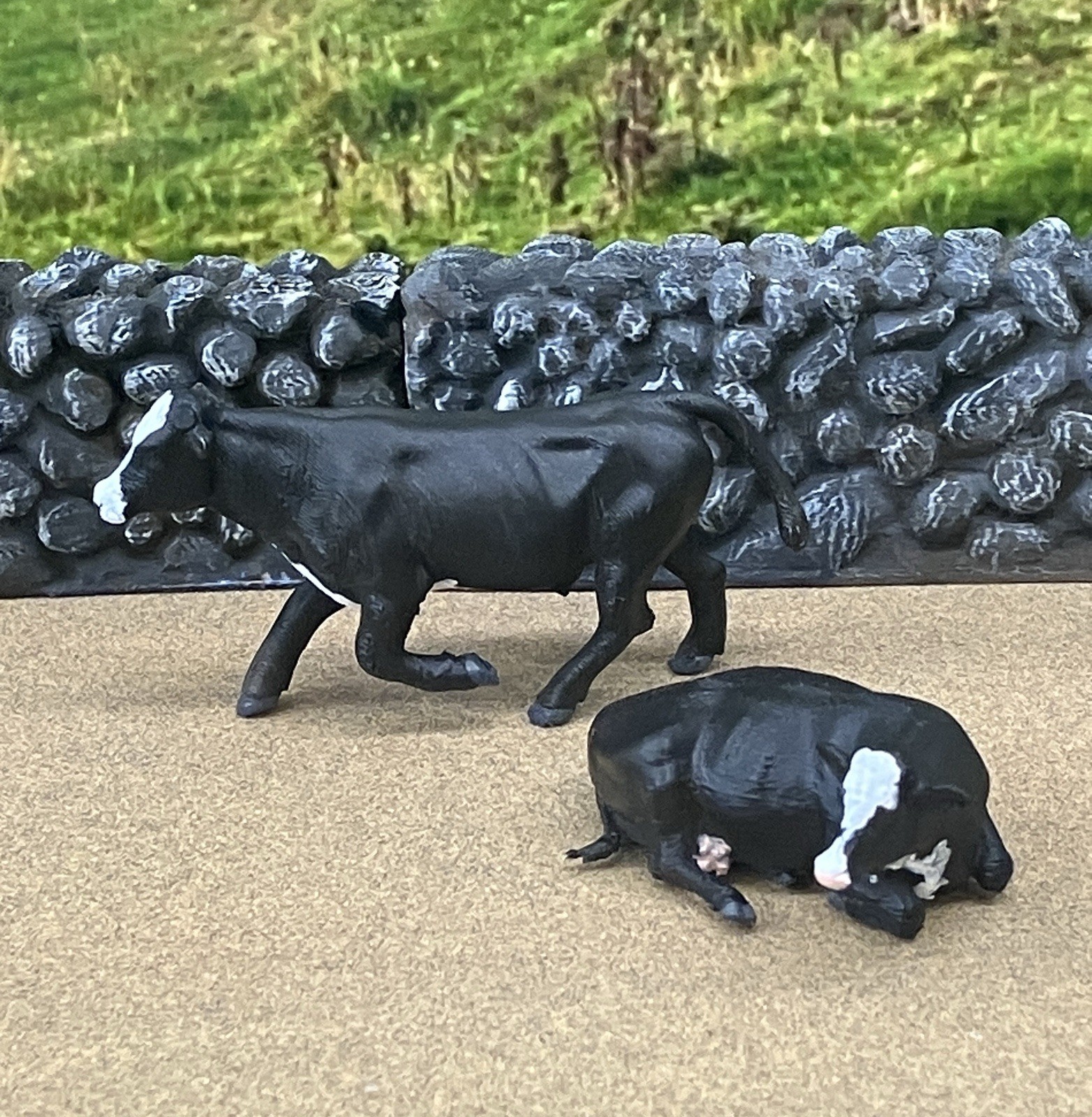 3D Print 1:64 - Laying Down Cow & Running Bull Cattle Farm Scene Like Ertl