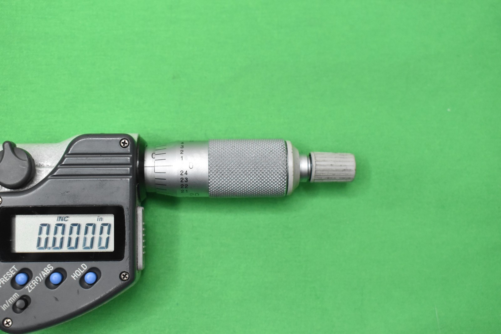 Mitutoyo 293-350-30 Digimatic IP65 4-5" Outside Micrometer w/Case