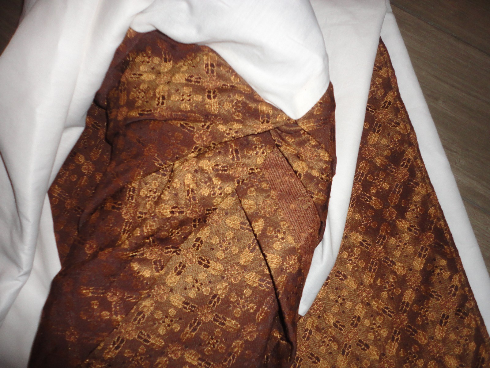 CROSCILL GALLERIA RED BROWN GOLD (1) QUEEN BEDSKIRT 15" SPLIT TUSCAN