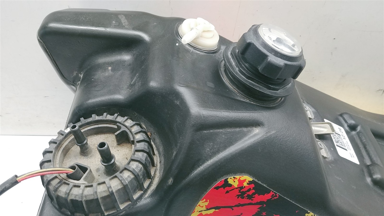 2014 Polaris Switchback Assault 800 #2 Gas Tank w Fuel Pump Assy 2521010 2204727