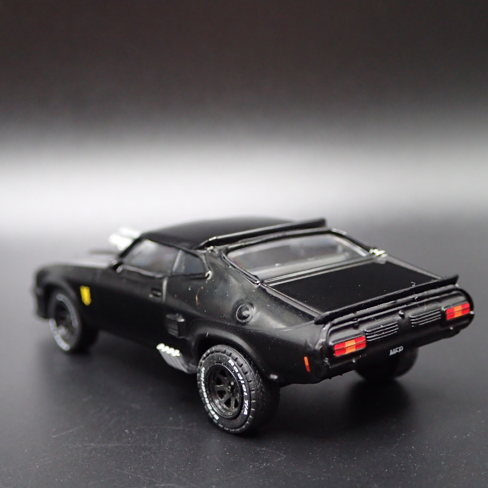 1973 FORD FALCON XB MAD MAX RARE 1:64 COLLECTIBLE DIORAMA DIECAST MODEL CAR