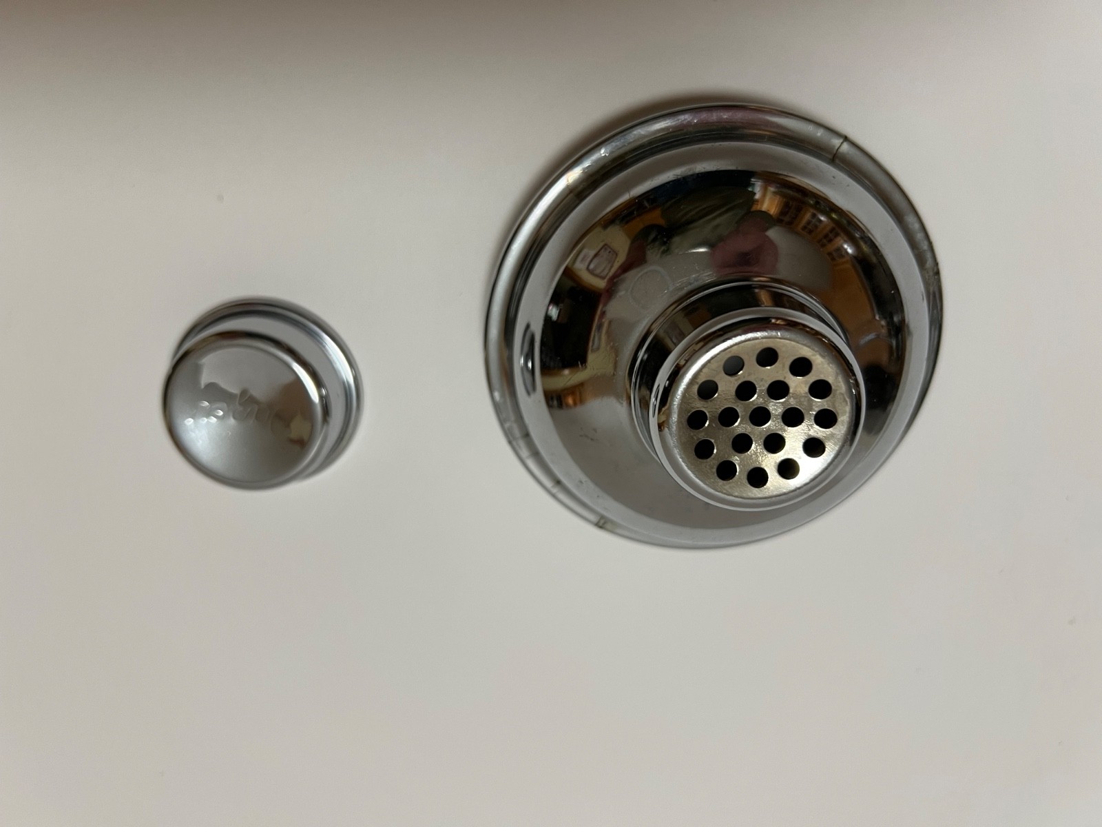 Amazing Chrome. "Dazy" Ice Crusher w/stand rare shaker top & wall Bracket