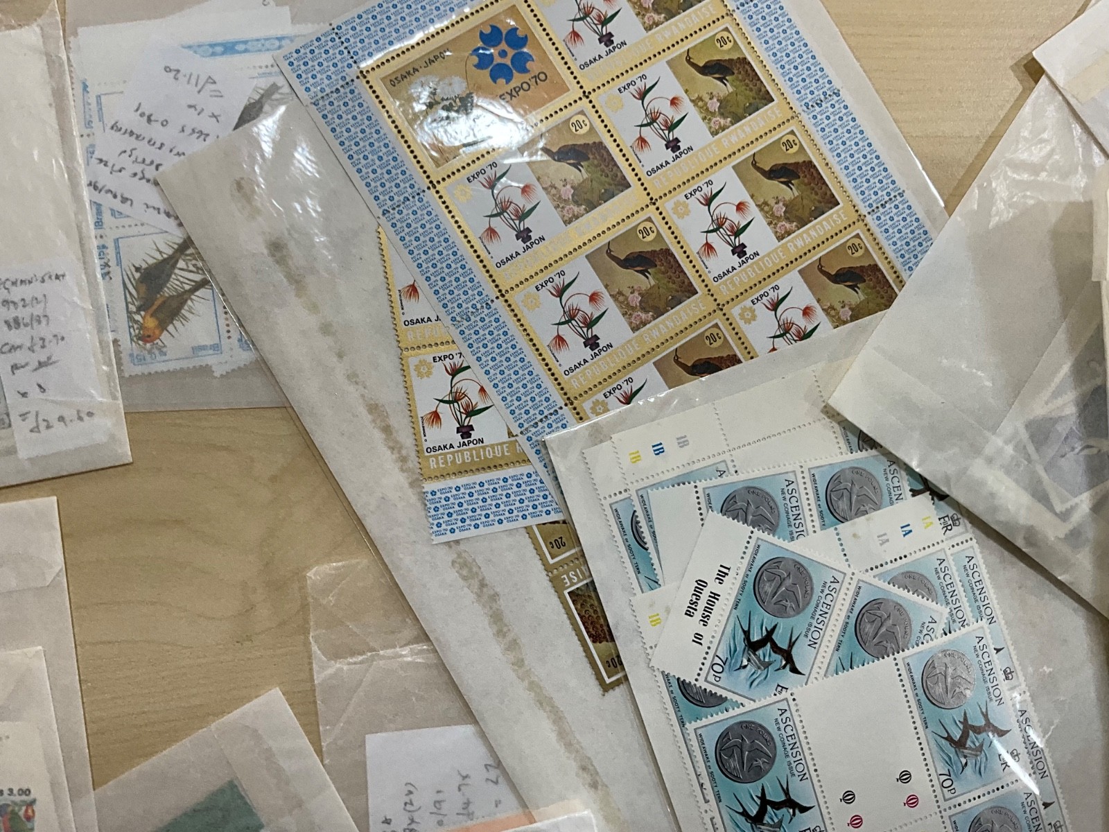 Birds on stamps MNH cat value over £9000 ex dealer stock t29
