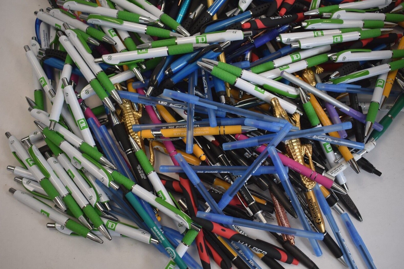 Bulk Office Ink Pens Misprint Plastic Pens 10 lbs ~450 Pens Total Wholesale