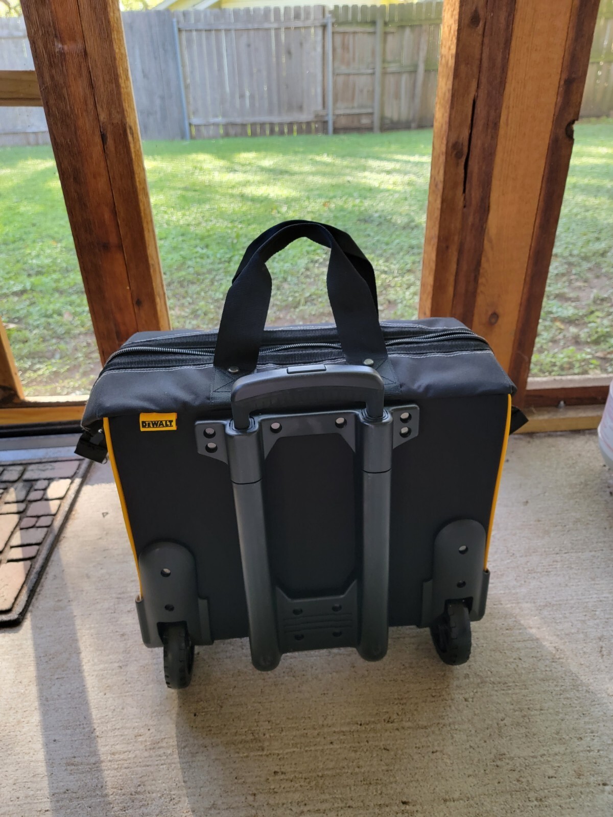 New Dewalt Large Rolling Heavy Duty Tool Bag / Box With Telescoping Handle