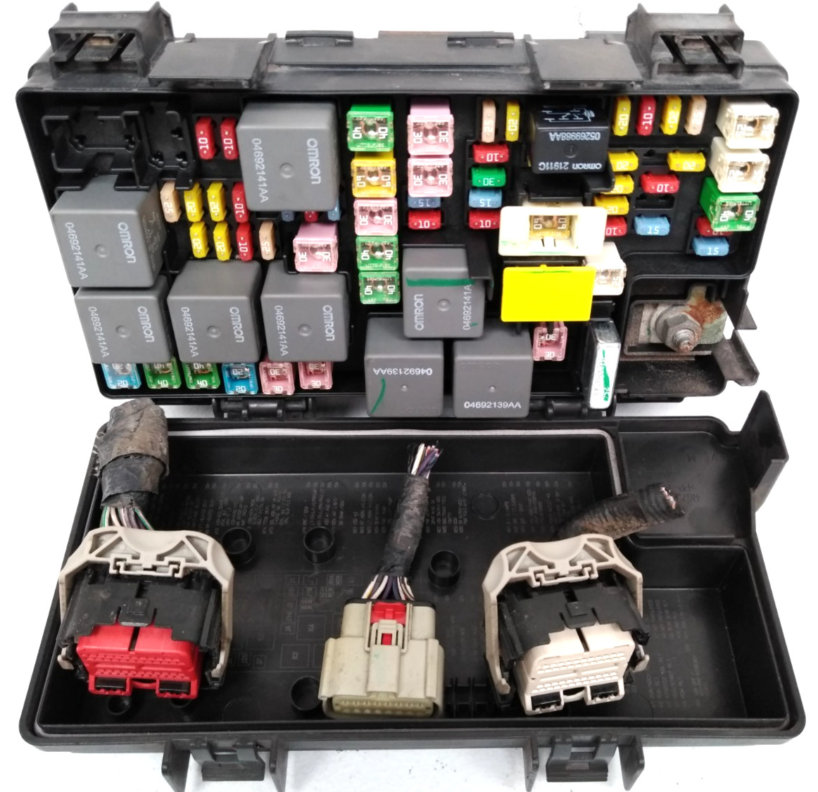 56049720AR Chrysler 2008 2009 Town & Country Fuse Box  Engine Bay TIPM OEM J8