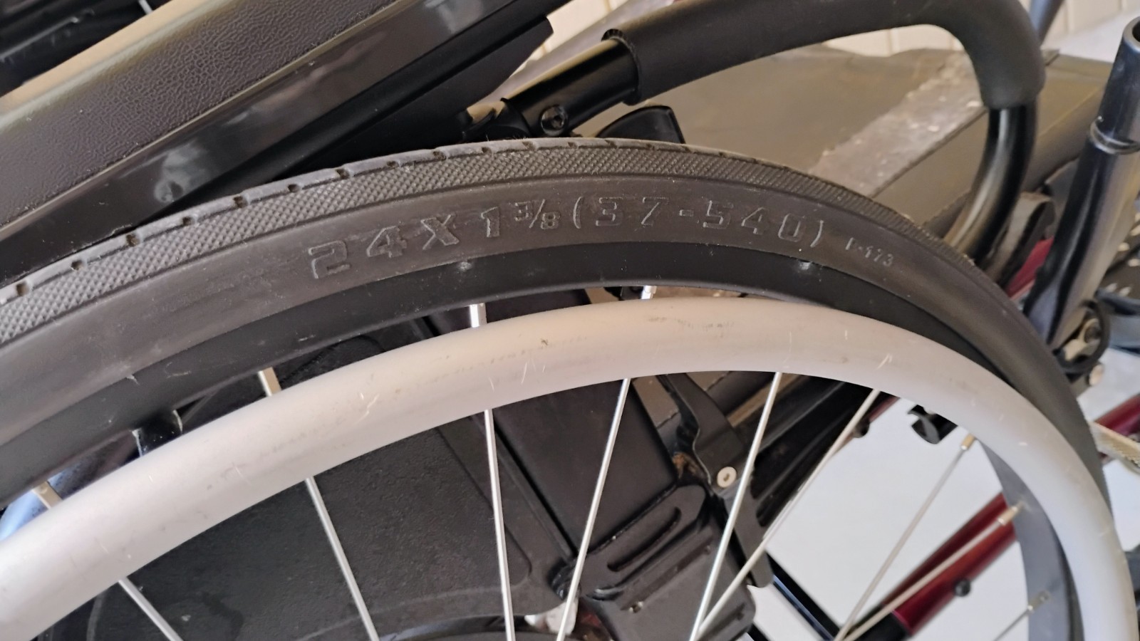 Quickie 2 Lite Folding wheelchair 18"x 18"