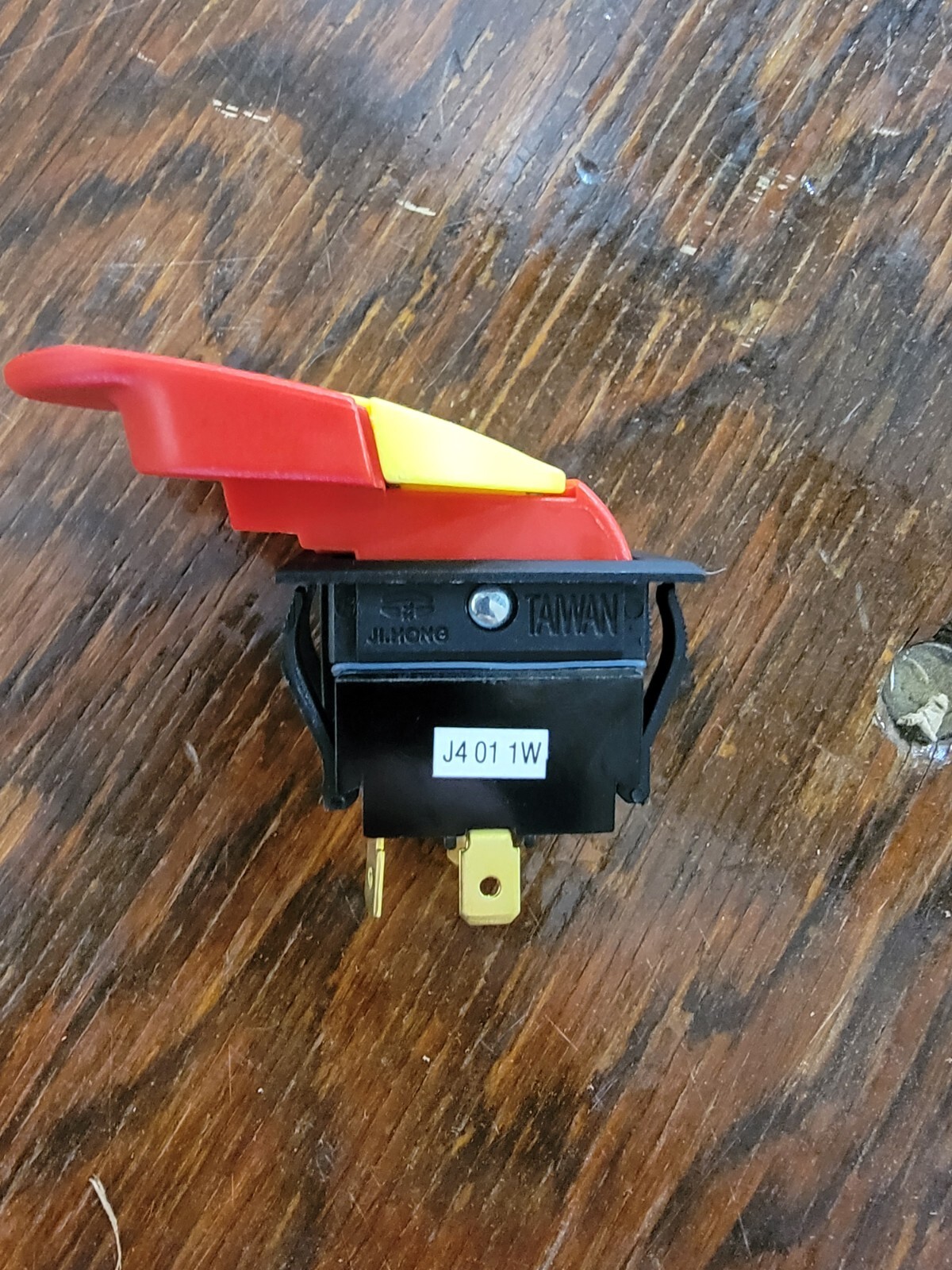 ROCKER SWITCH W/LOCK J-9301A