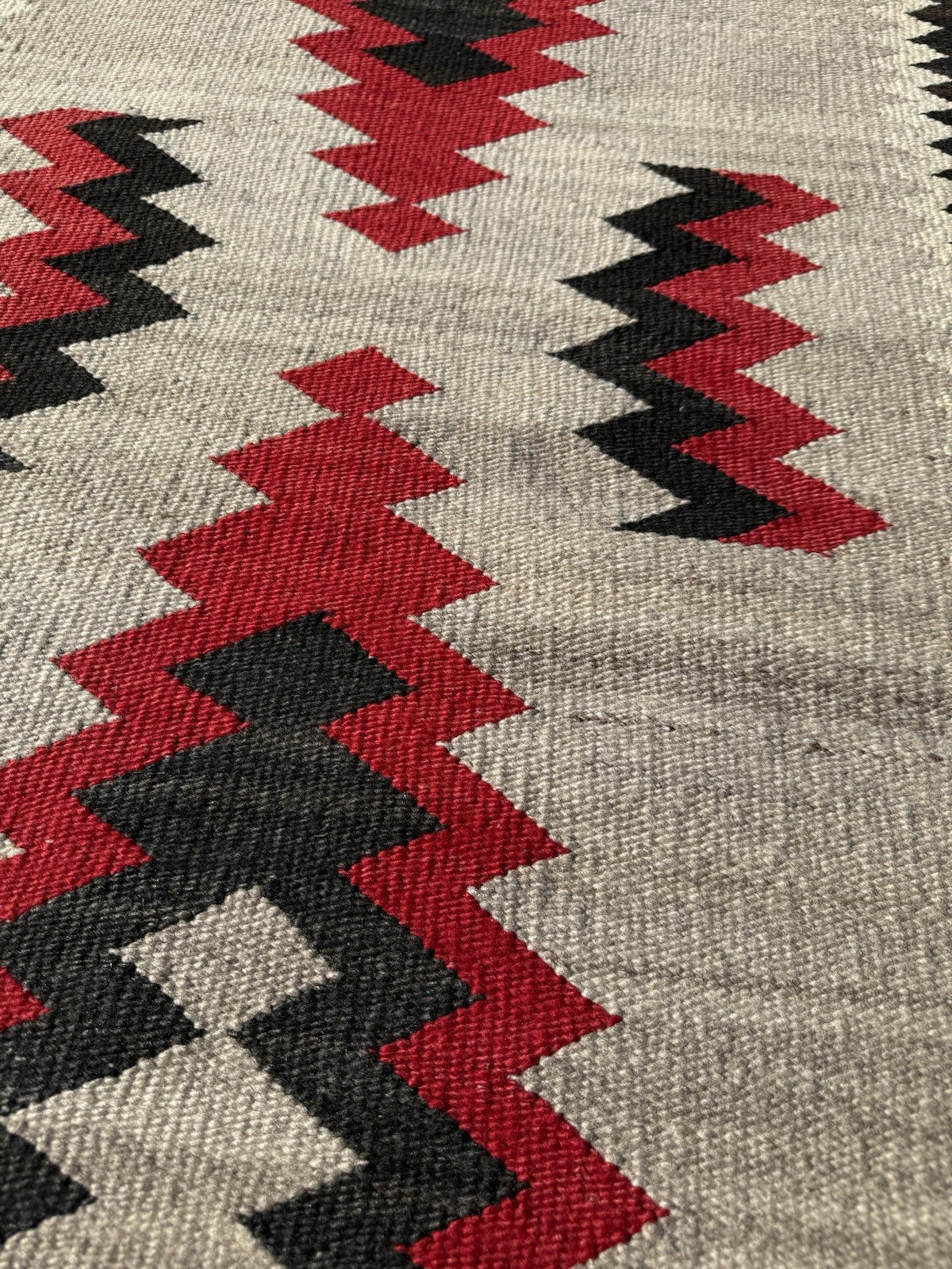 AUTHENTIC NAVAJO CABIN RUG c1920’s 60”X 32” XLNT NATIVE AMERICAN TIGHT WEAVING