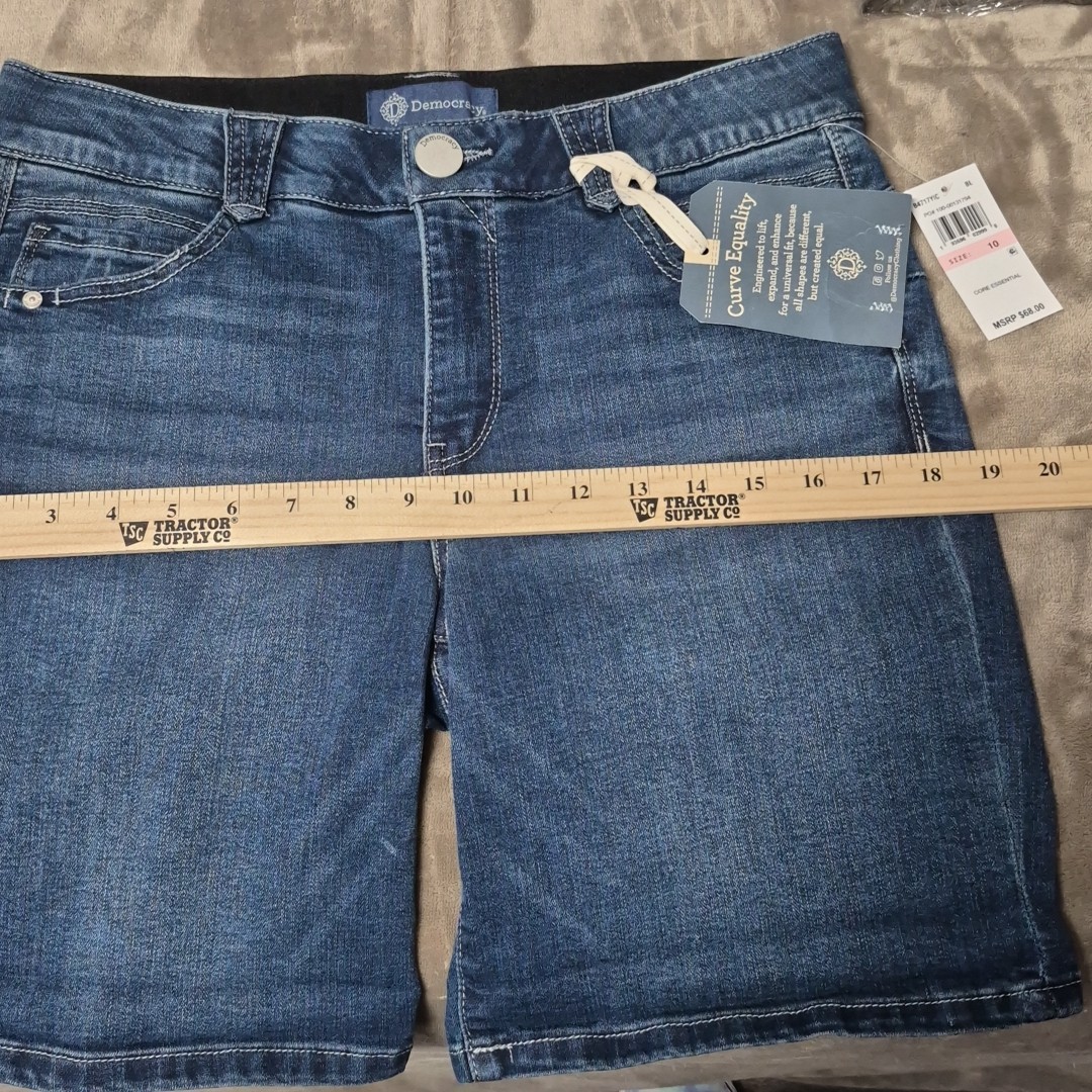 Democracy Shorts Women's Size 10 "Ab"solution Denim Rolled Cuff NWT 7" Inseam