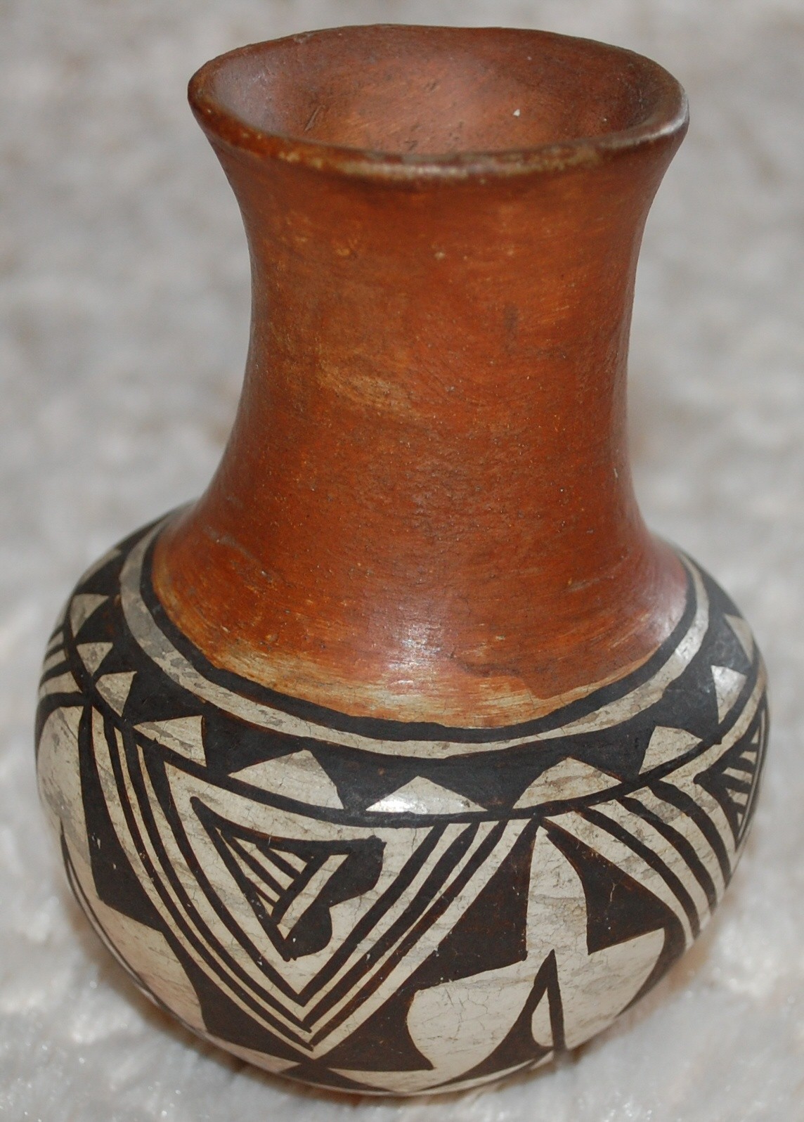 Acoma Clay Pottery Vase 1940, 4.25" tall-3.0" diameter-signed on bottom Acoma NM