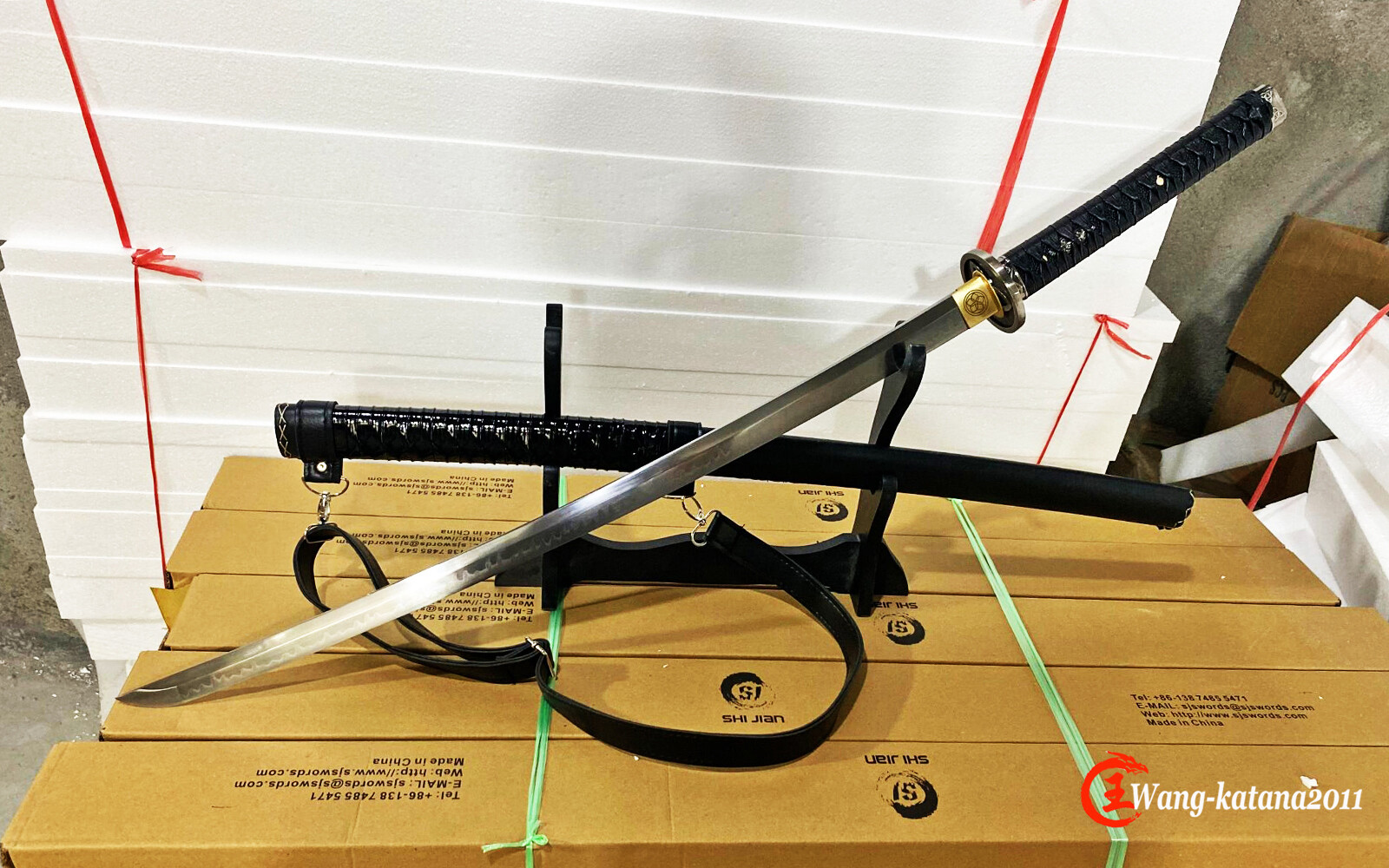 Black Leather Katana Clay Tempered T10 Japanese Samurai Sharp Sword with Straps