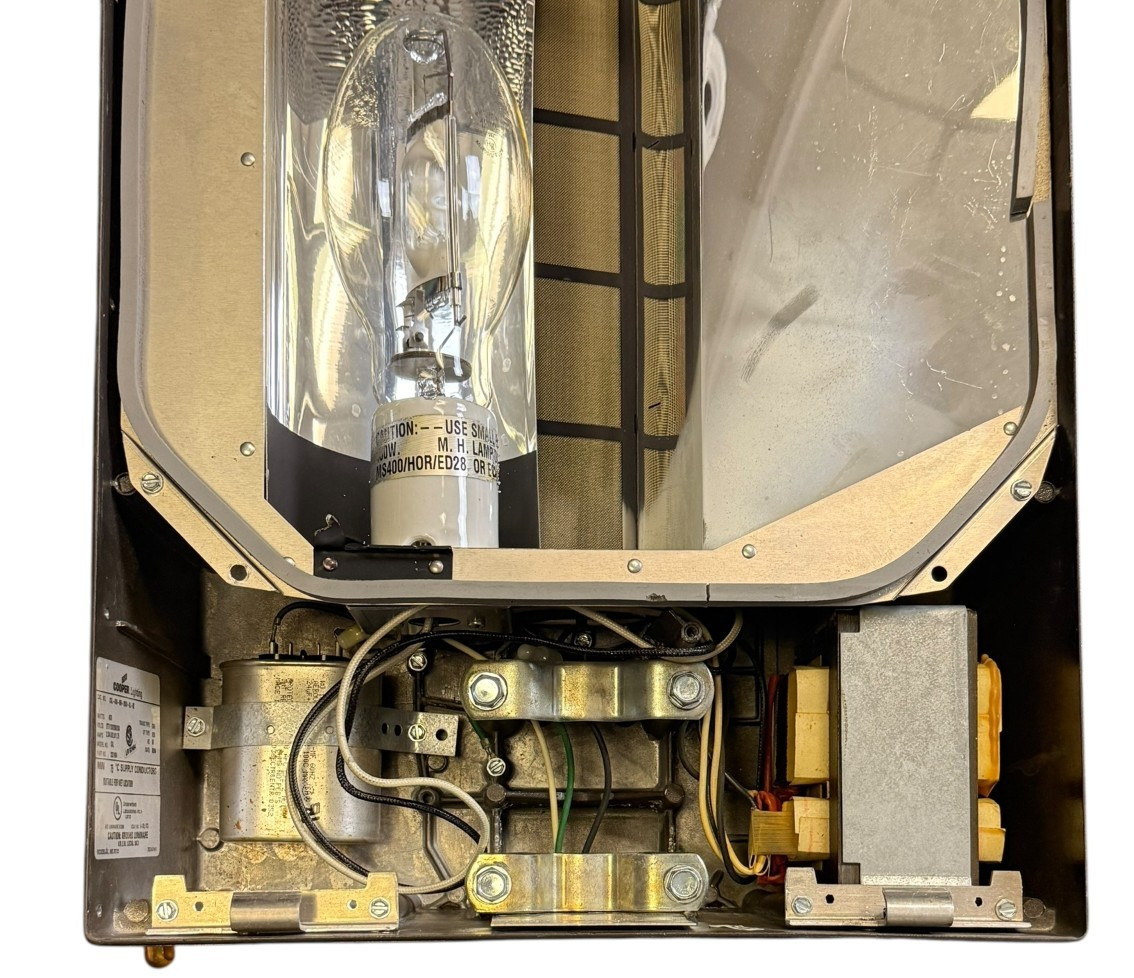 Cooper Lighting 400W Metal Halide Wall Pack Outdoor Fixture 208V MH