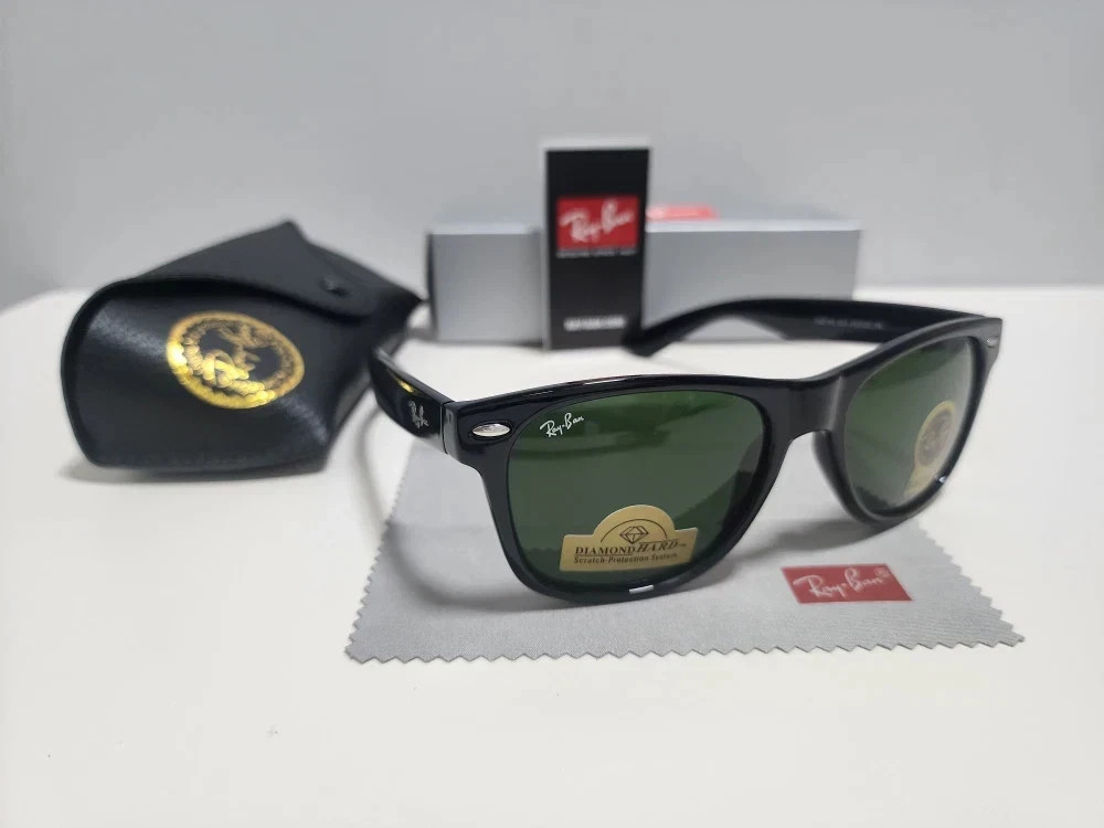 Ray-Ban 2140 Sunglasses Black frame with 50mm green lenses Unisex