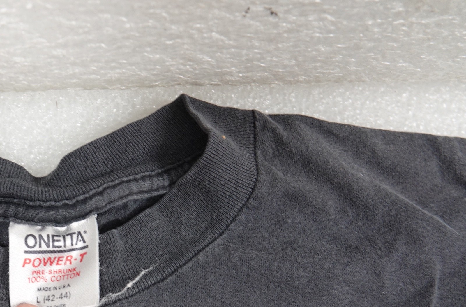 VINTAGE T-SHIRT USA SIZE LARGE NEIL YOUNG WEARING A LYNYRD SKYNYRD TEE 1990'S