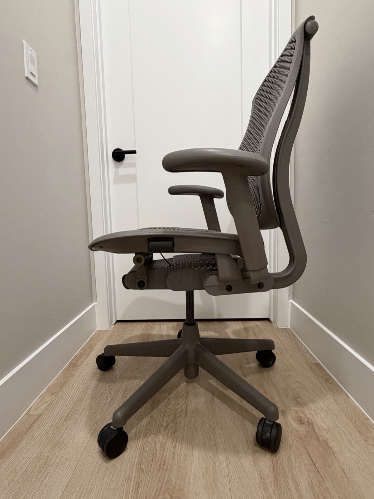 Herman Miller Celle Ergonomic Office Chair Gray Fully loaded Authentic 9.5/10