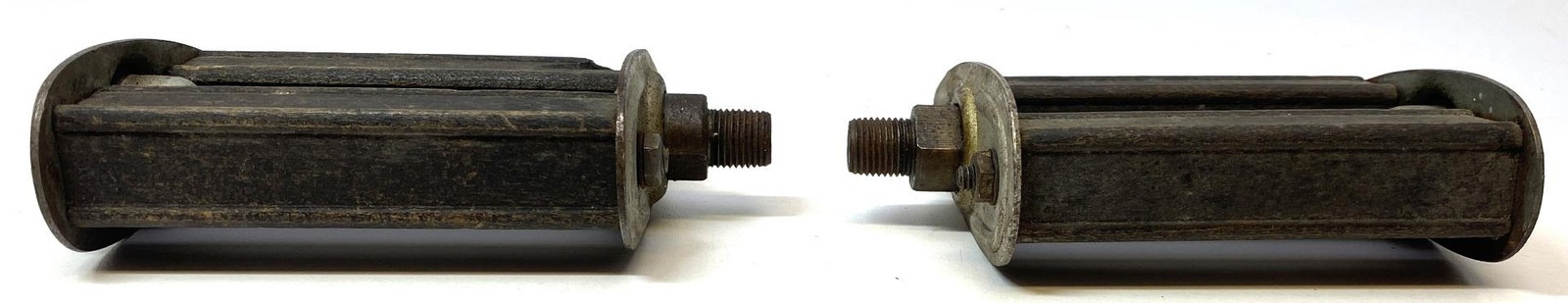 antique Magna TEARDROP streamline bicycle PEDALS Round reflectors