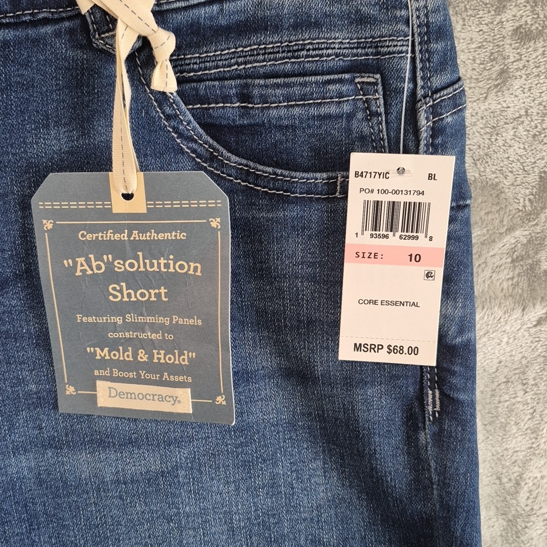 Democracy Shorts Women's Size 10 "Ab"solution Denim Rolled Cuff NWT 7" Inseam