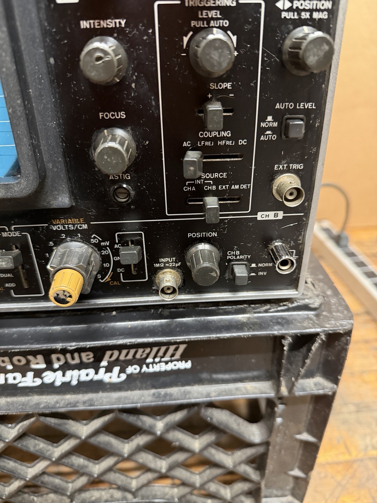 Vintage B&K Precision 1474 Oscilloscope Dual Trace 30 MHz Powers On For Parts