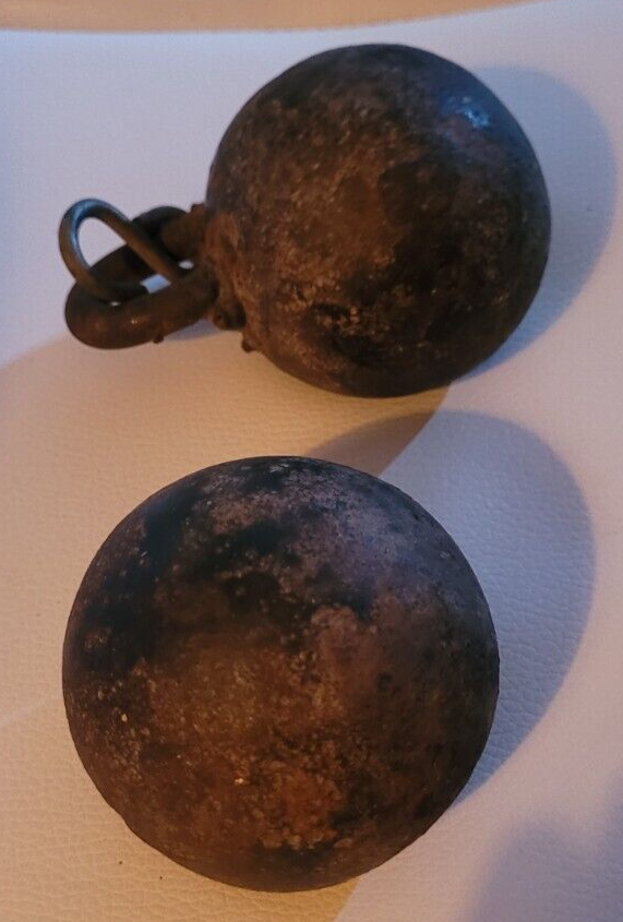 2 Vintage 2.5 Pound Cannon Balls ?Civil War? Era Unknown Collectible Decoration