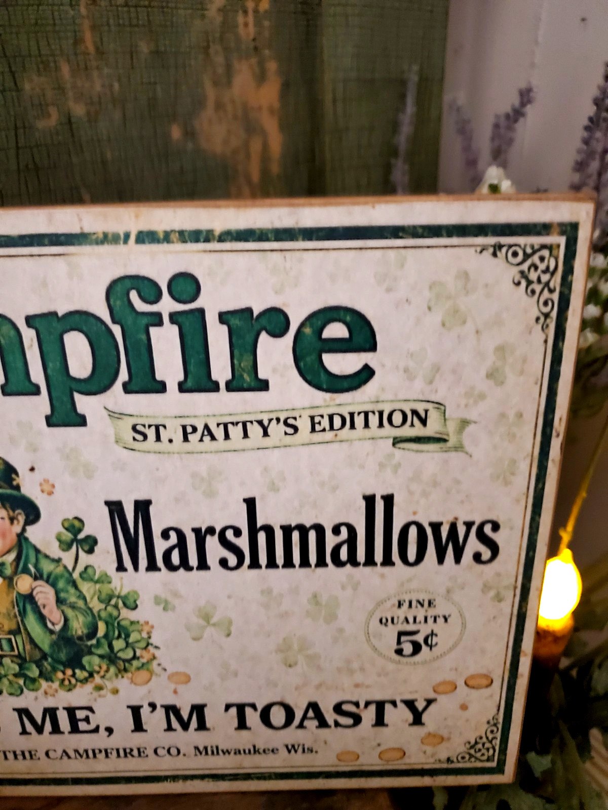 VINTAGE PRIMITIVE SHABBY STYLE ST PATRICKS DAY IRISH LEPRECHAUN CAMPFIRE SIGN