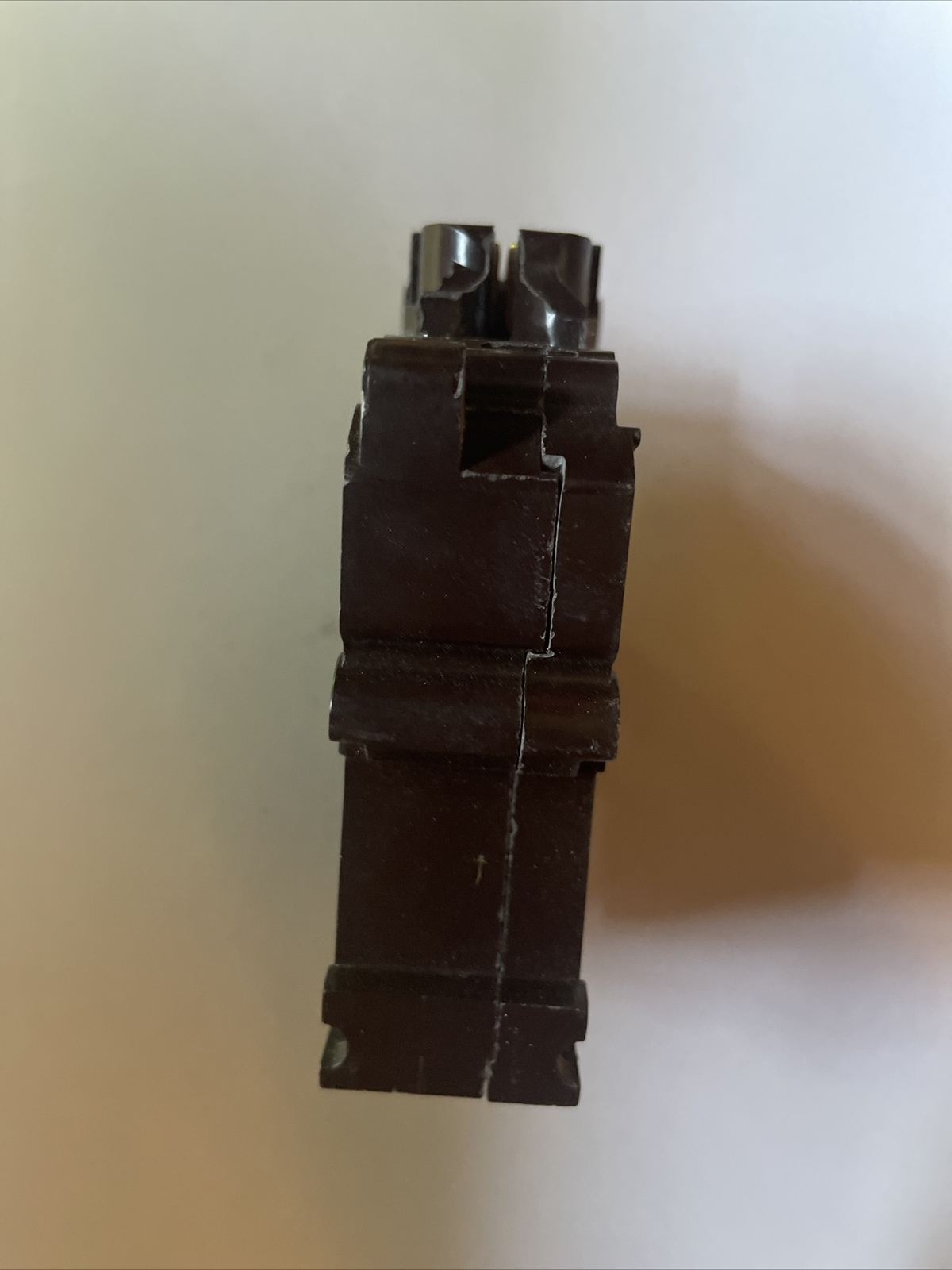 WADSWORTH 20 AMP 120V SINGLE POLE CIRCUIT BREAKER PLASTIC FEET TESTED