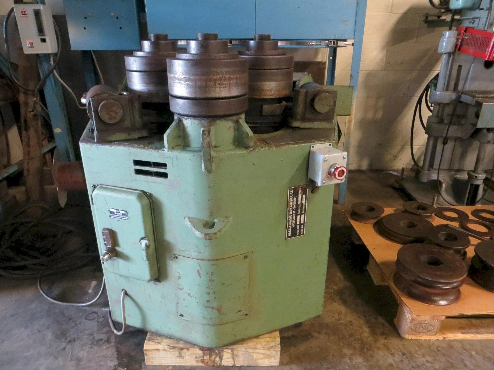 5/16" x 3" x 3" Roundo Hydraulic Angle Bending Roll, Model R3 w/ Pipe Tooling