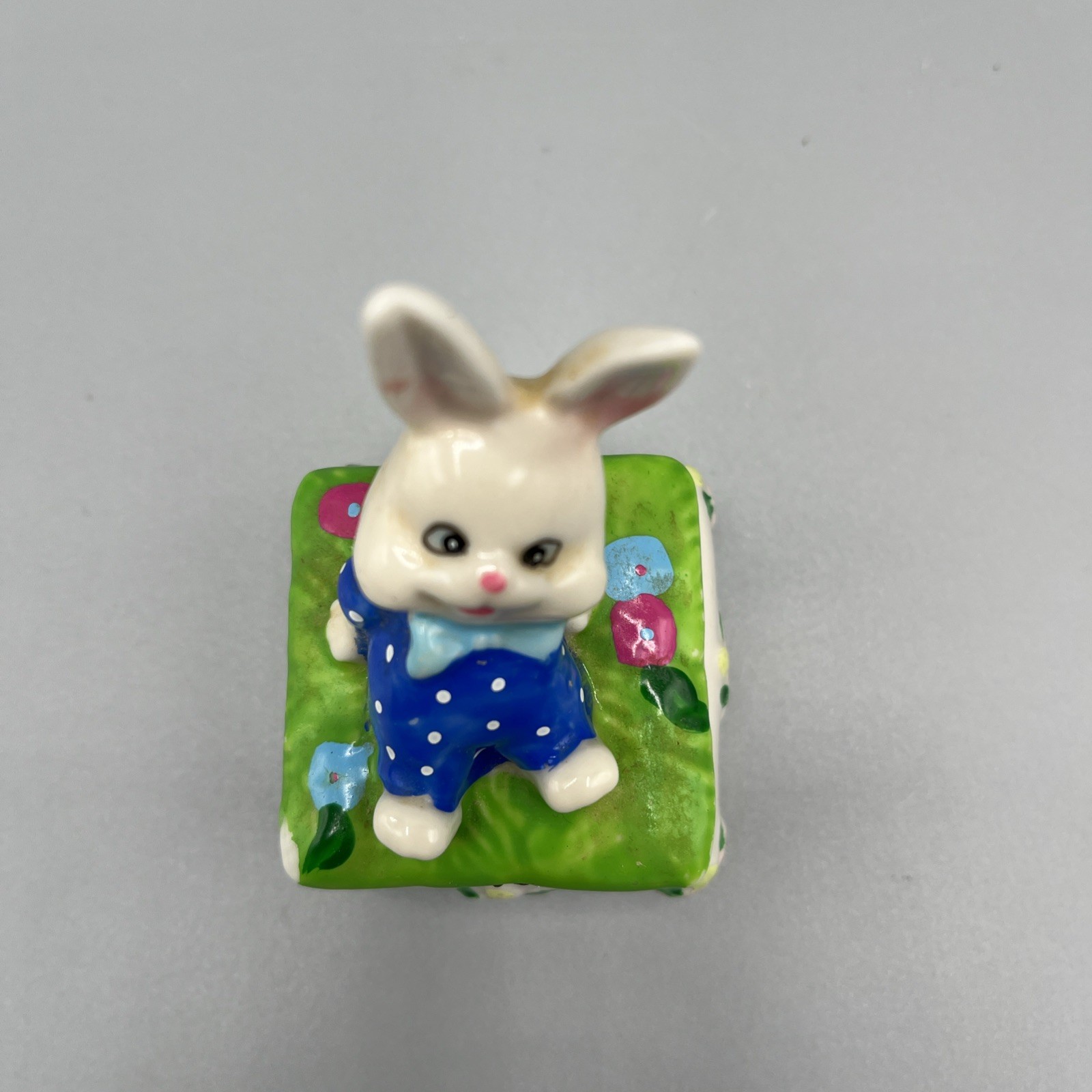 Trinket Box Porcelain Greenbrier Int'l Easter Bunny Rabbit - Discontinued