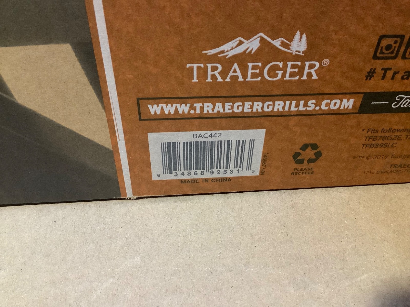 Traeger Pro 780 / Ironwood 885 Folding Front Shelf Accessory in Black