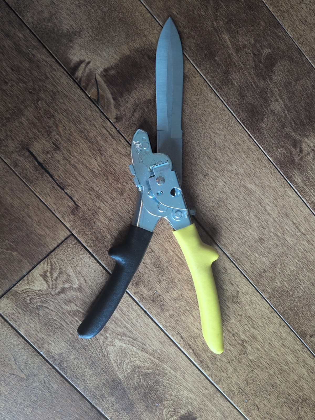 Malco FDC3 Multi-purpose flex duct tool, 10.4 to 1.0