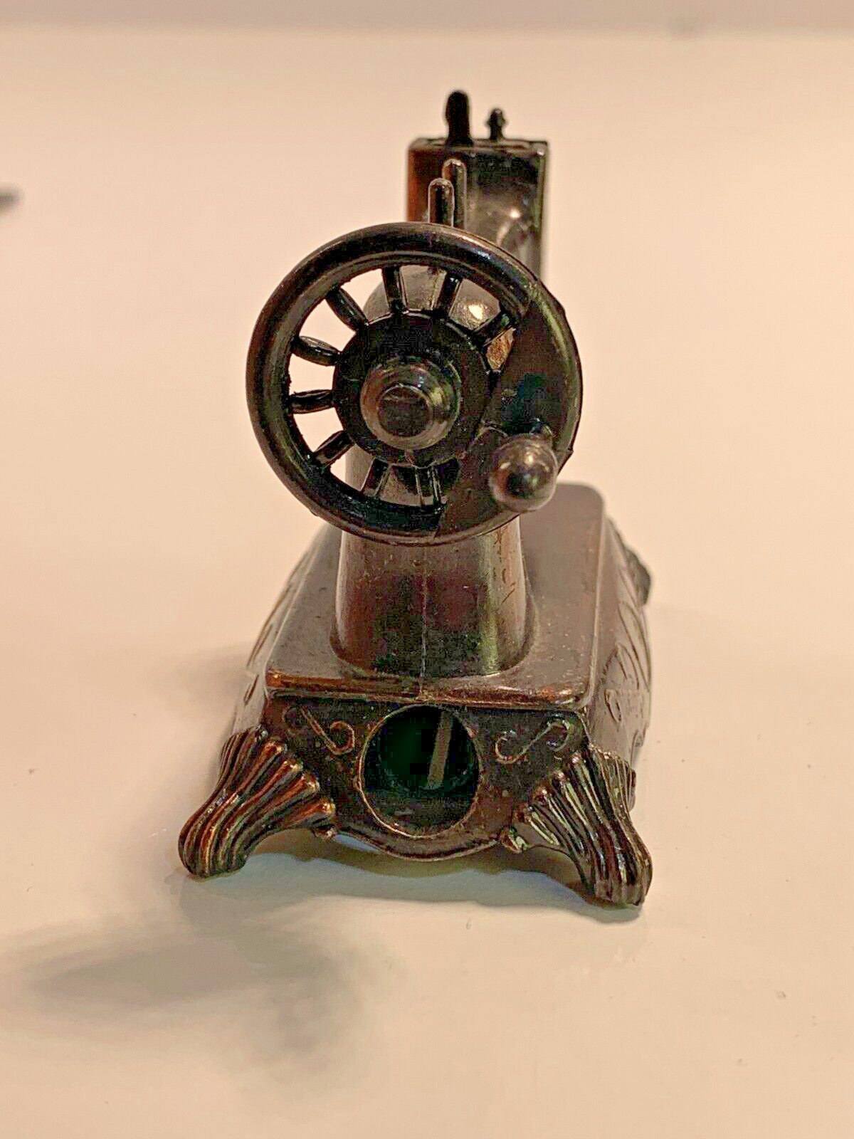 Vintage Die-Cast Pencil Sharpener Singer Style Sowing Machine Works PSD2