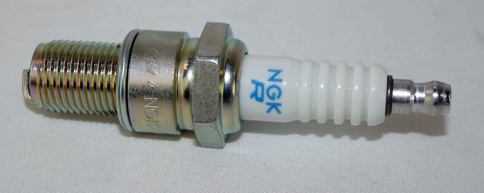 Set of 4 Genuine NGK 5722 BR9ES Nickel Spark Plug with Removable Terminal Nut