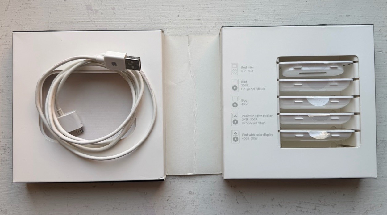 Apple iPod Universal Dock White Plastic *Adapters Only* w/ 30-Pin Cable NO DOCK