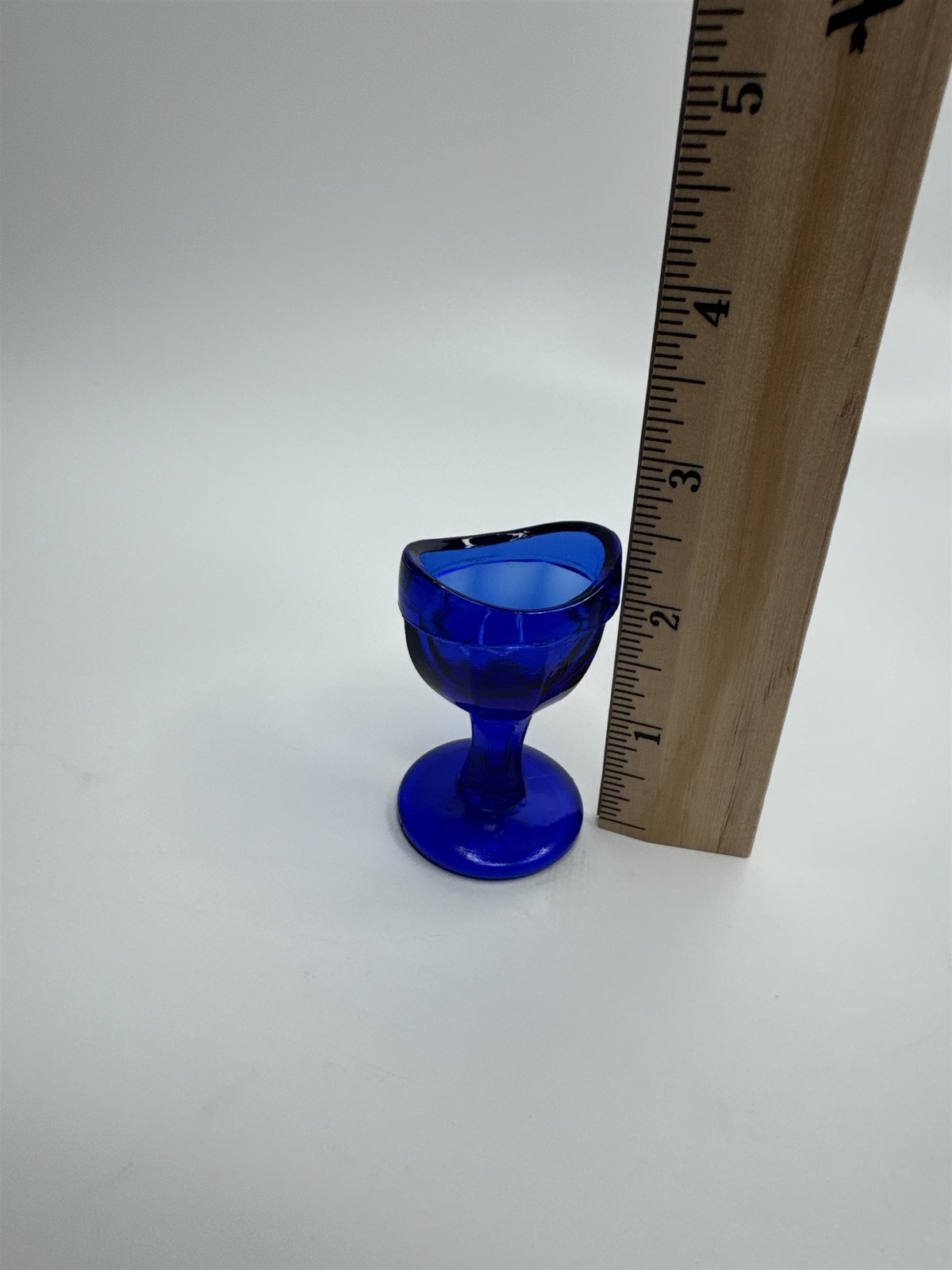 Vtg "M" Mark Inside DIamond Cobalt Blue Glass Eye Bath Wash Rinse Medicine Cup