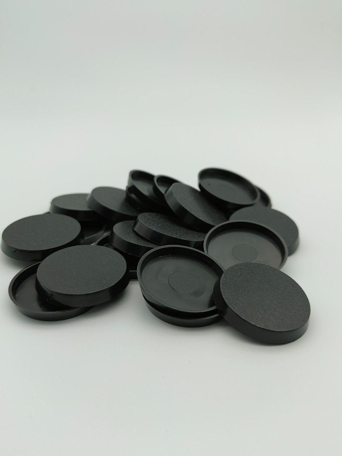 Lot Of 20 32mm Round Bases Used For Warhammer 40k + AoS Games Workshop Bitz