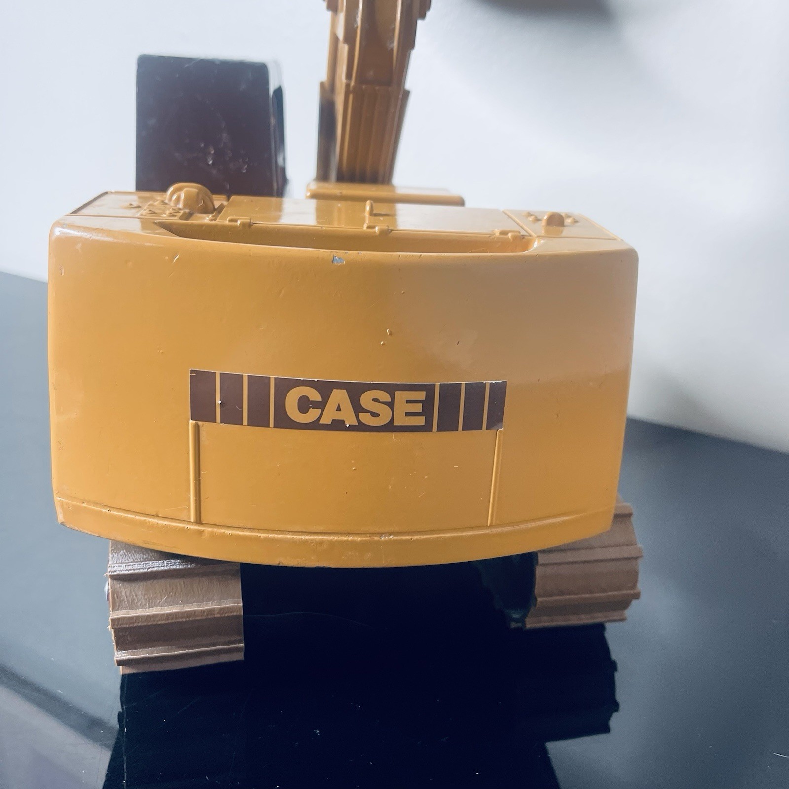 1/16 ERTL CASE Model 688 Excavator Construction Toy With Tracks RARE