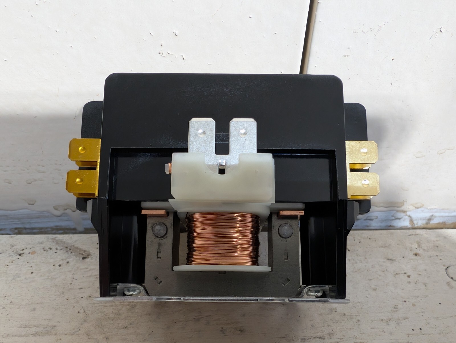 Carrier HN52KC024 Contactor Black 600 Volt 30 Amp 2-Pole Coil 24VAC 50/60Hz