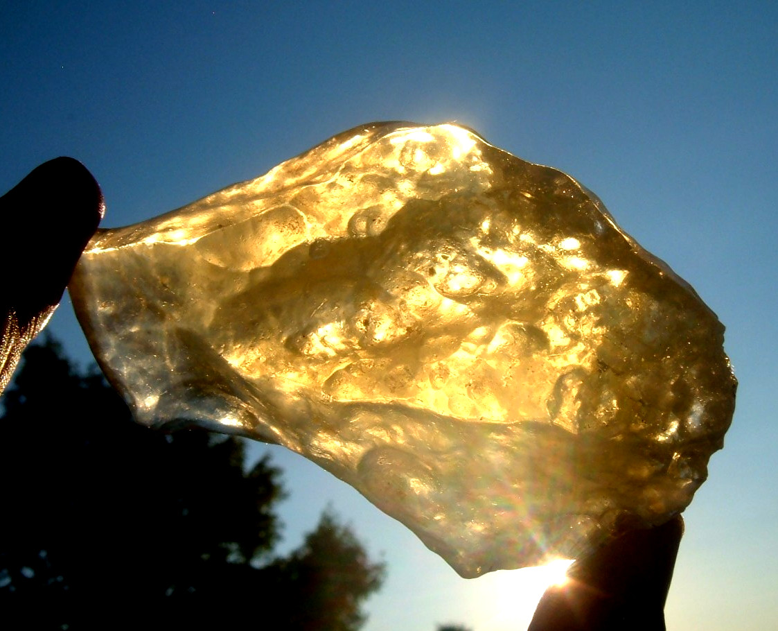 Libyan Desert Glass Meteorite Tektite impact specimen( 670 crt) Super Gem AAA+