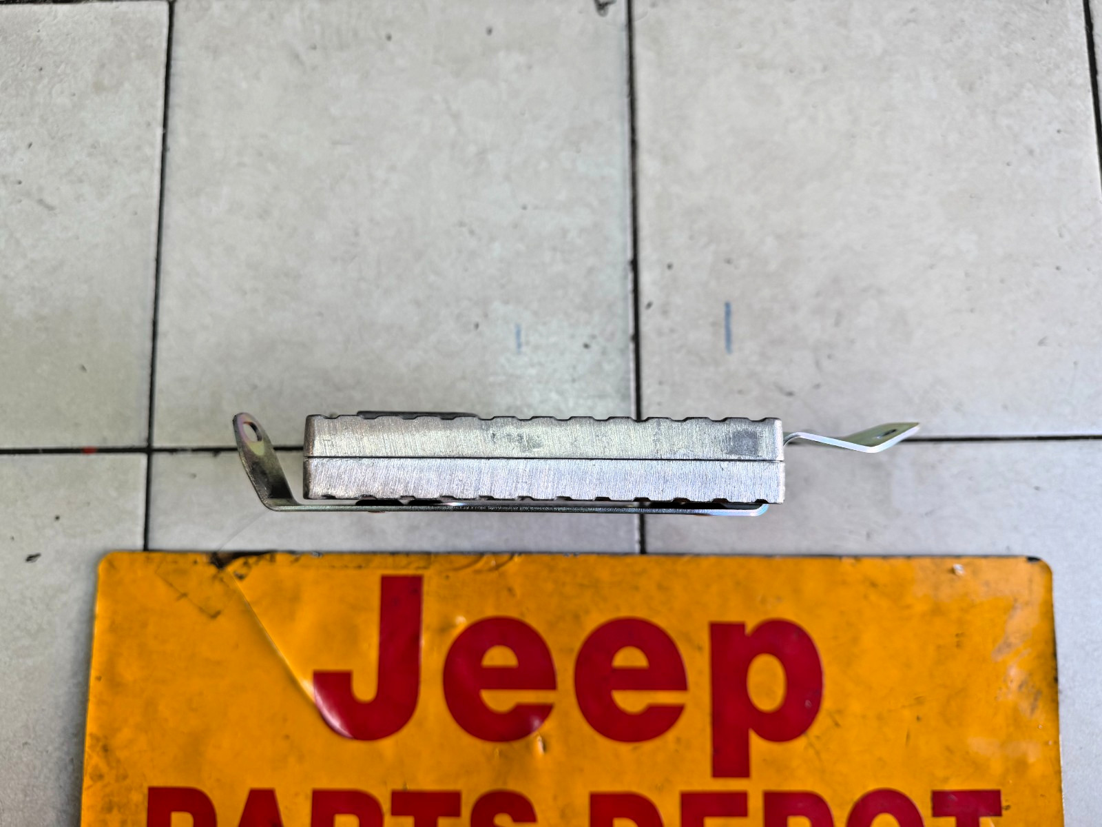 2014 2015 JEEP GRAND CHEROKEE SRT 8 AMPLIFIER HARMAN KARDON OEM 68217143