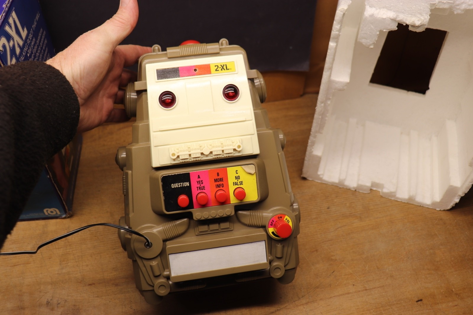 Vintage Mego 1978 2-XL Robot Toy 8 Track Player & 5 Cartridges