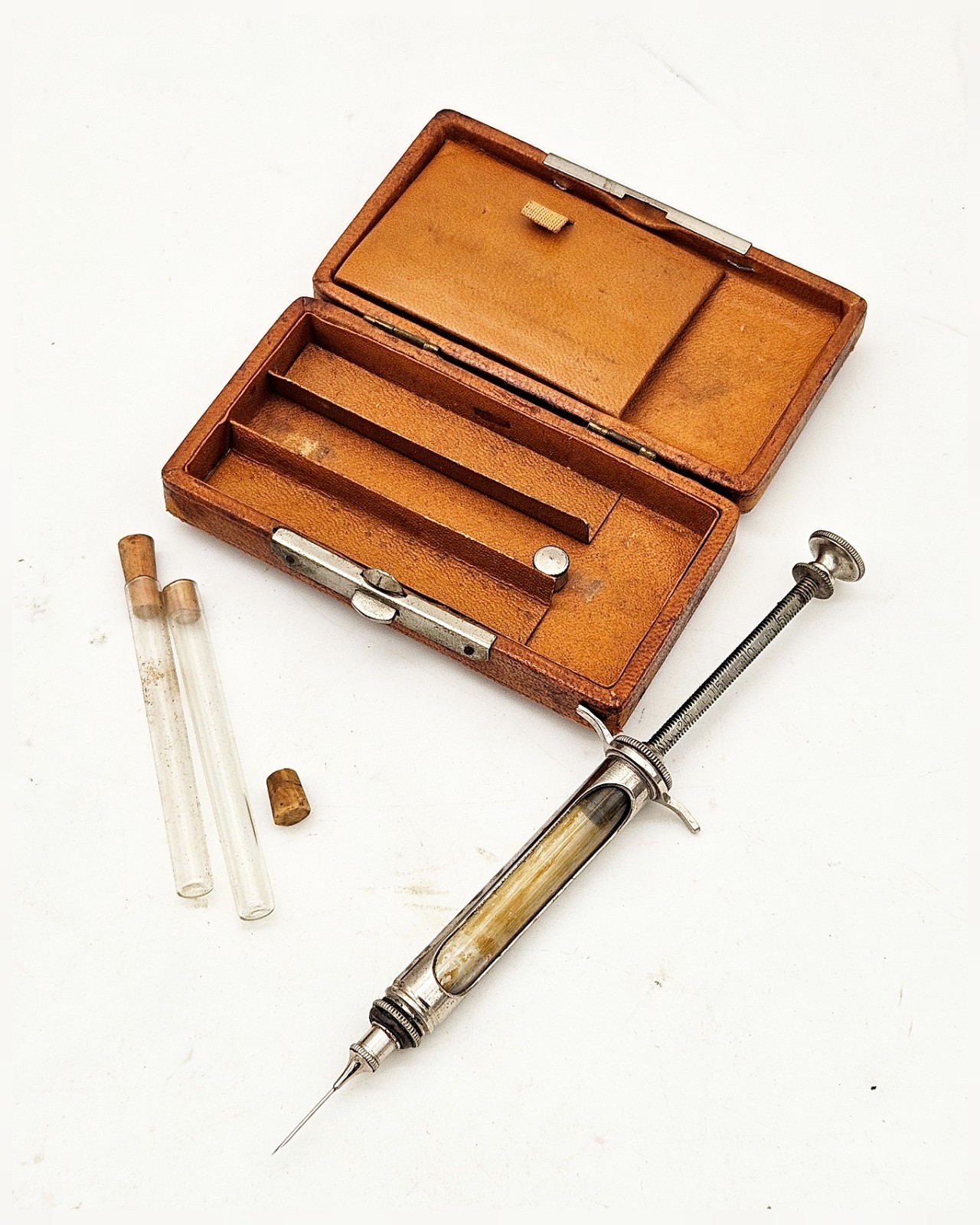 Antique Medical Surgical Glass Metal Syringe Hypodermic Leather Case Set Needle